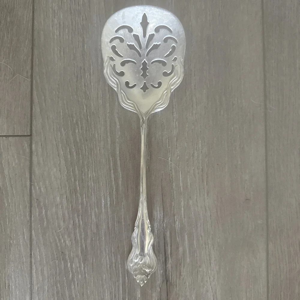 Nenuphar‎ by American Plate Silverplate Tomato Server 8 1/4